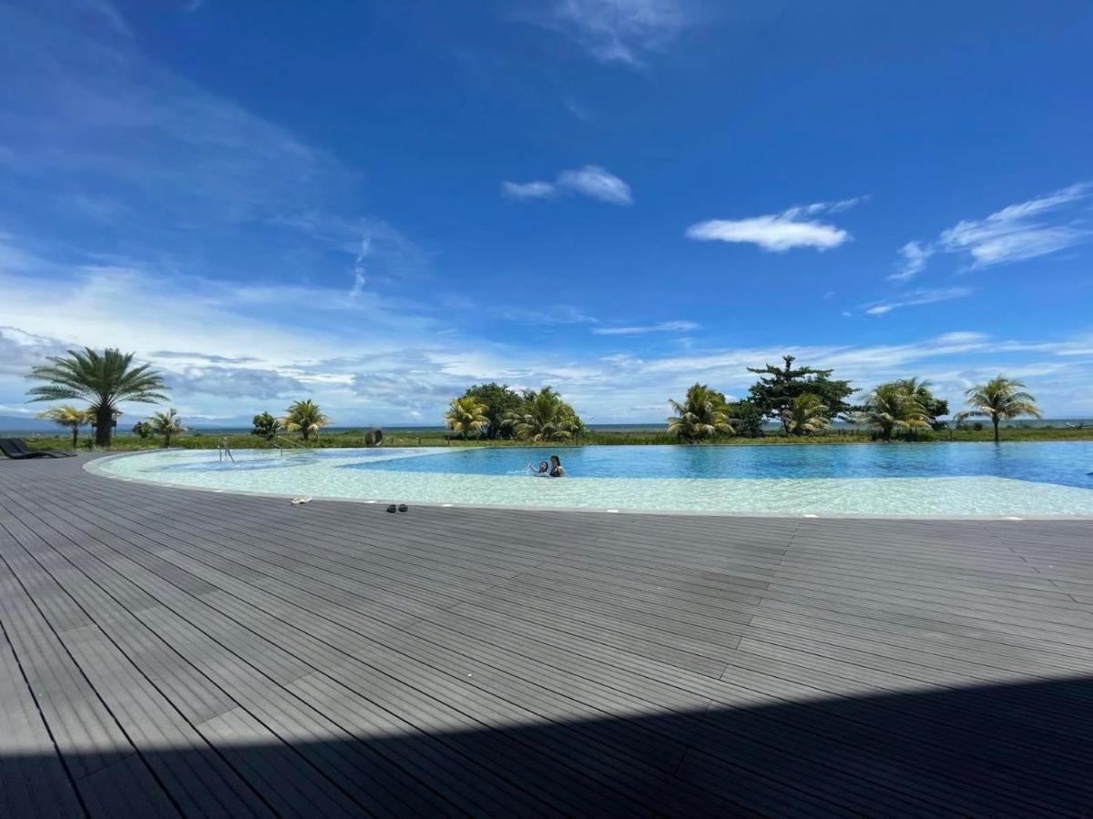 Seafront Residences Vacation Getaway San Juan  Bagian luar foto