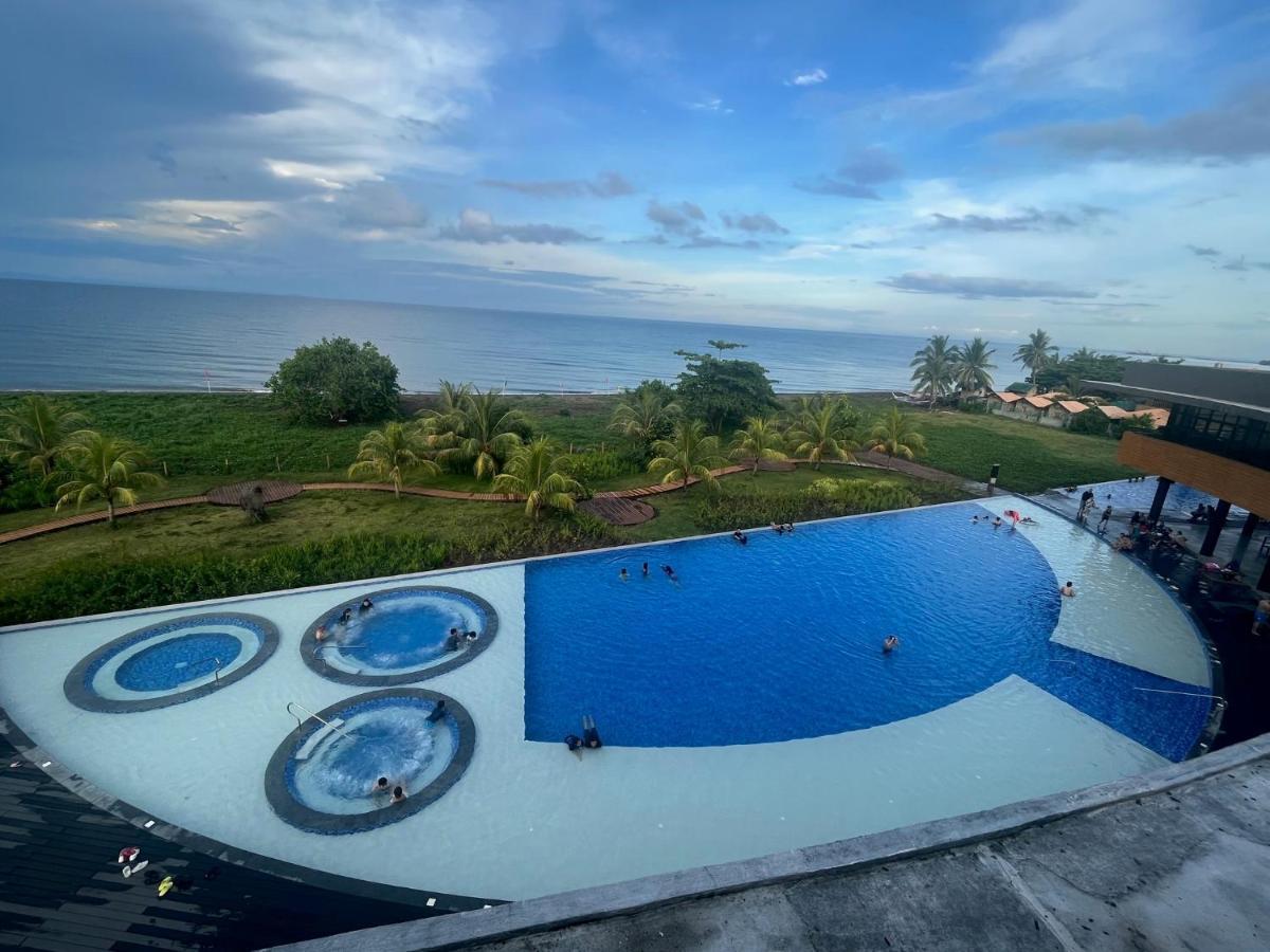 Seafront Residences Vacation Getaway San Juan  Bagian luar foto